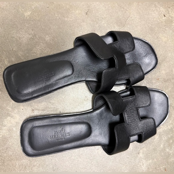 Shoes - Black Leather Sandals